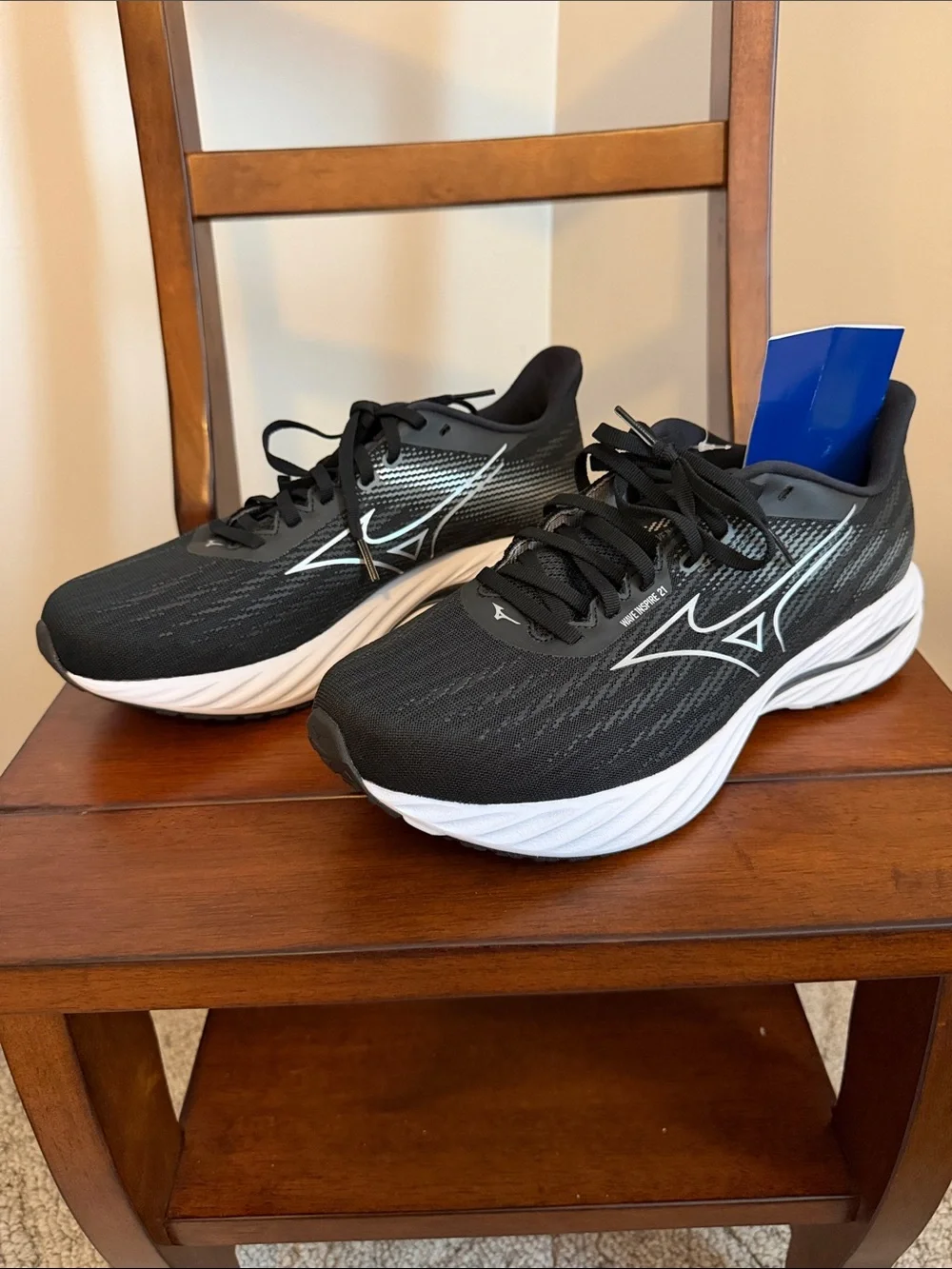 Mizuno Black Running Shoes with White Midsole